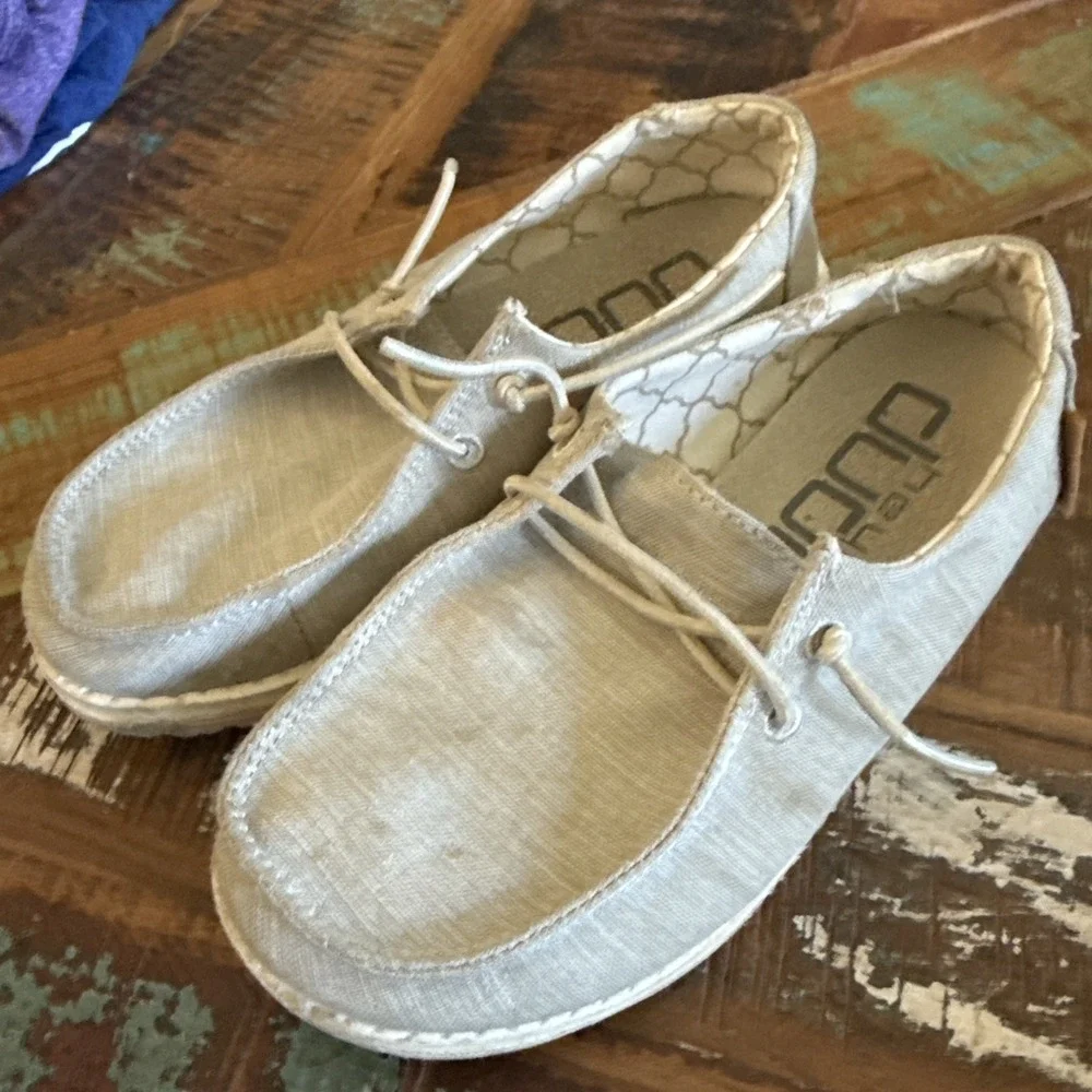 Hey Dude Wendy Youth Linen Beige Slip-On Shoes Unisex Kid's Size 11 K11 NWT